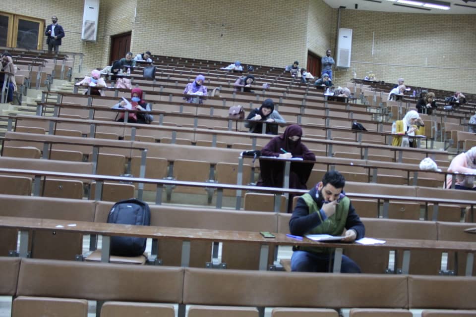 امتحان قبول للطلبة المتقدمين للدراسات العليا