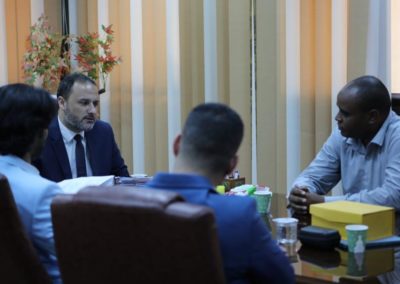 رئيس الجامعة يلتقي إعلاميين من بنغازي