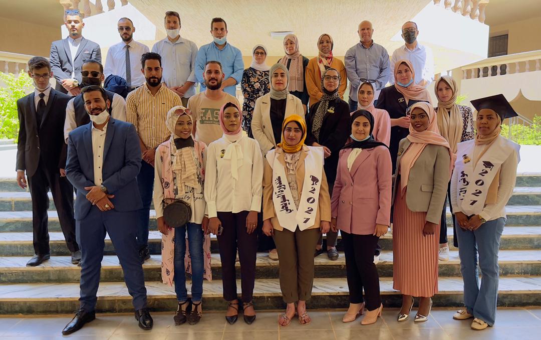 مناقشة مشاريع تخرج لطلبة كلية الإعلام