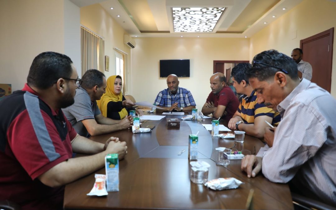 الإدارة المالية تشهد محضر تسليم واستلام أذونات الصرف