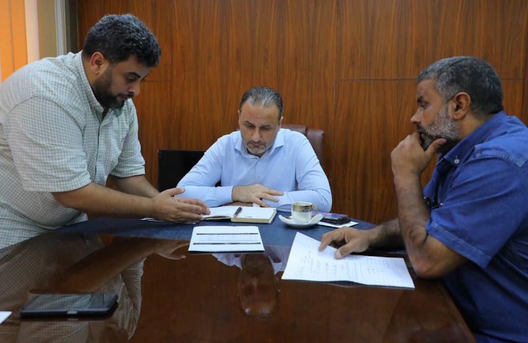 رئيس الجامعة يعقد اجتماعًا مع الإدارة العامة للمكتبات والمطبوعات والنشر