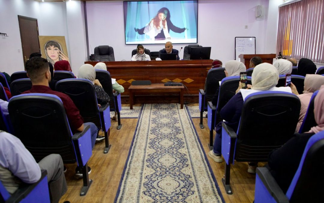 قامات فنية وإعلامية تحظى بتكريم طلبة كلية الإعلام