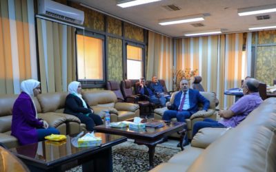 رئيس الجامعة يبحث إمكانية تطبيق أحد البحوث العلمية على أرض الواقع