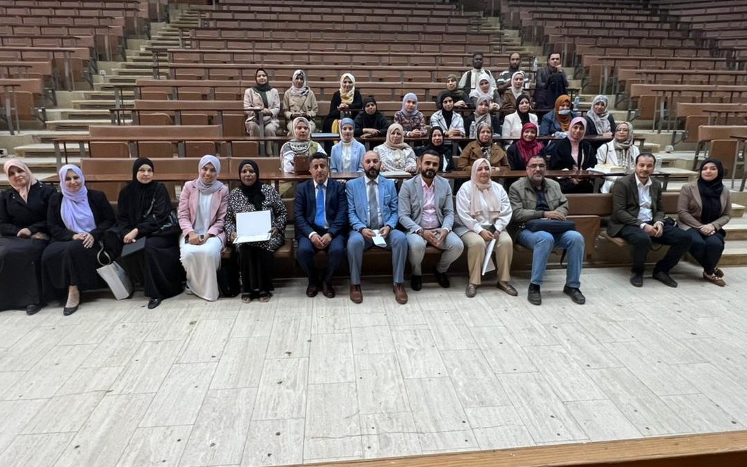 ملتقى ثانٍ لطلبة الدراسات العليا الآداب