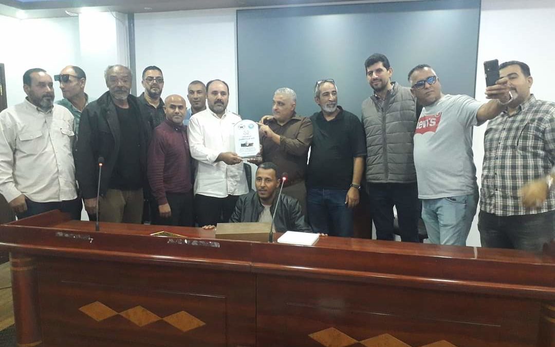 موظفو مكتب الحرس الجامعي يكرمون المدير السابق أ. خالد المجبري