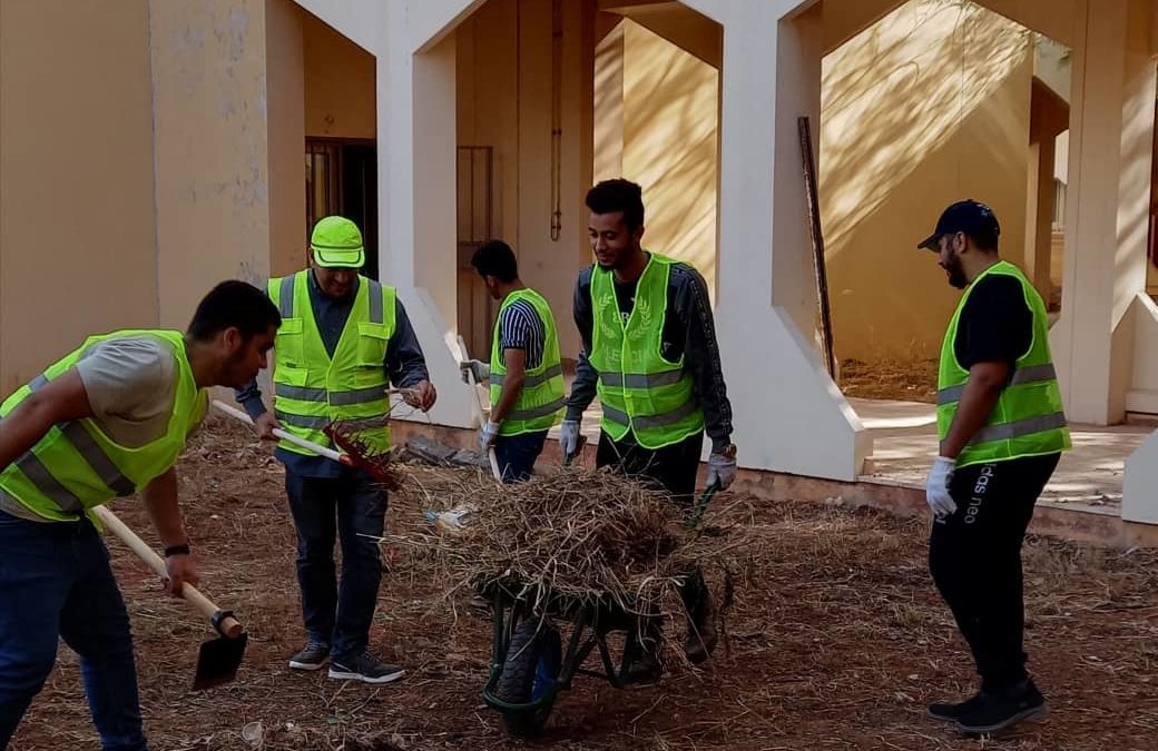 حملة النظافة داخل جامعة بنغازي مجمع الطبيات مستمرة