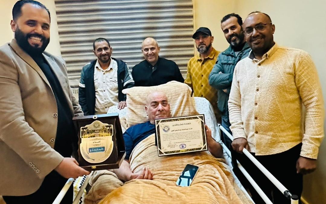 زيارة وتكريم للأستاذ عبدالسلام الصور بعد 40 عاماً من العطاء