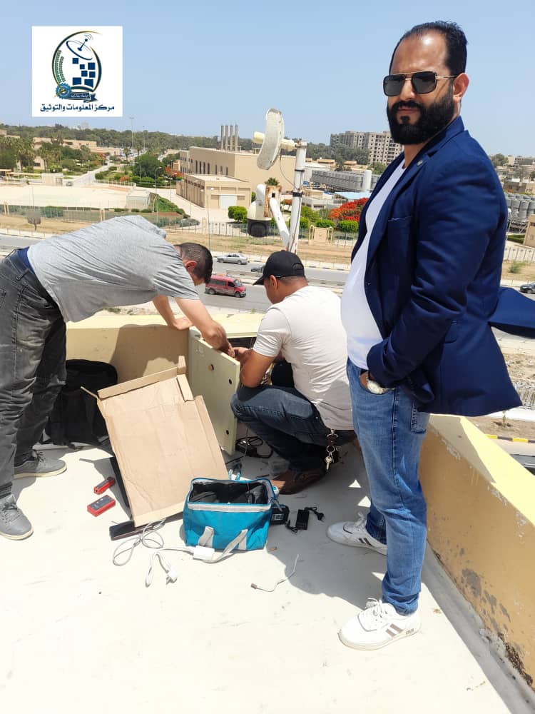 مركز المعلومات والتوثيق يعمل على صيانة كاميرات مجمع الكليات الطبية لدعم عمل الحرس الجامعي