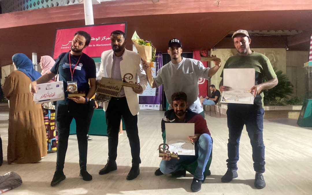 جامعة بنغازي تتحصل علي جائزتين وشهادة تميز في مهرجان المسرح بتونس