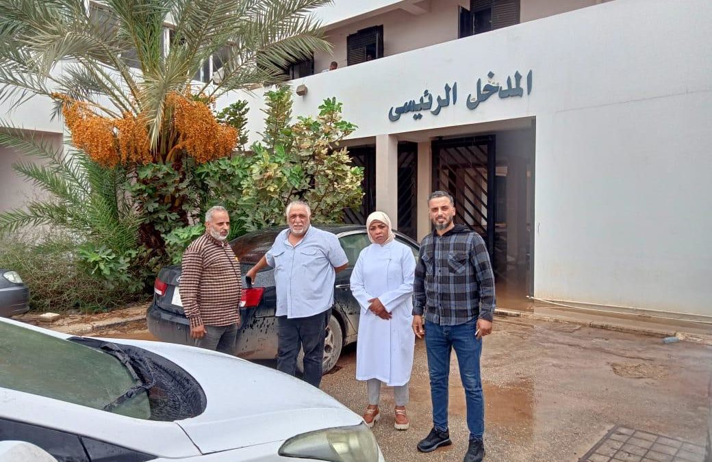 فريق الطوارئ يزور بيوت الطلبة للتحقق من سلامتهم وتلبية احتياجاتهم الطبية