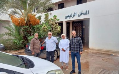 فريق الطوارئ يزور بيوت الطلبة للتحقق من سلامتهم وتلبية احتياجاتهم الطبية