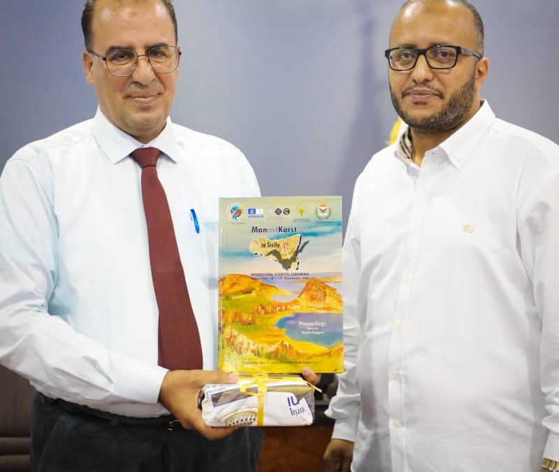 الوفد الإيطالي في زيارة لجامعة بنغازي