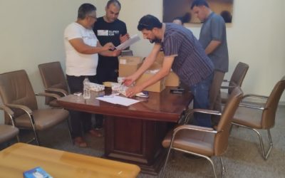 تواصل إدارة المسجل العام في تسليم بطاقات المنحة للمسجلين بالكليات