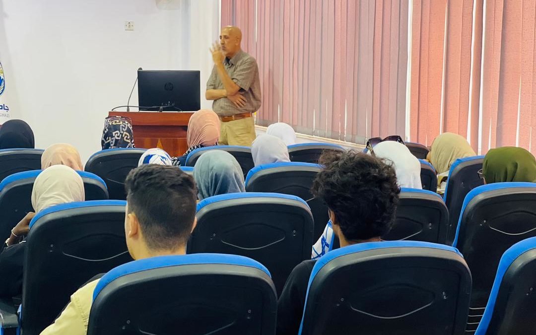 “دورة فن الالقاء  تستكمل فعالياتها تحت إشراف الإعلامي عبد المجيد الفيل”