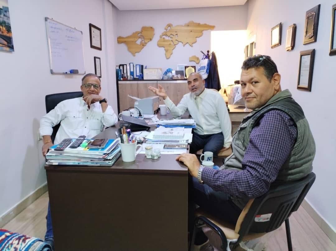عميد كلية العلوم ونقيب أعضاء هيئة التدريس يزور شركة النبع للتقنية لتعزيز التعاون العلمي في مجال المياه