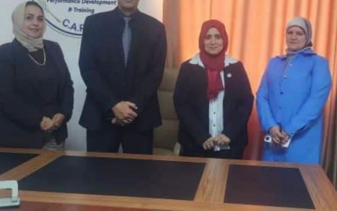 تسليم واستلام مهام مدير مركز تطوير الأداء الأكاديمي والتدريب في جامعة بنغازي