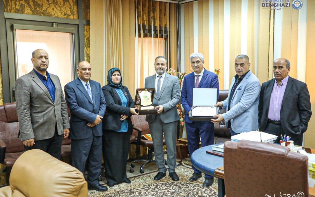 “وزارة الصحة تكرم رئيس الجامعة عن دوره البارز في تطوير العملية التعليمية”