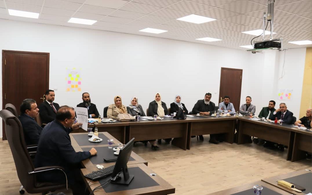 اجتماع وكيل الشؤون العلمية بوكلاء الكليات لمناقشة الخطة الدراسية في جامعة بنغازي