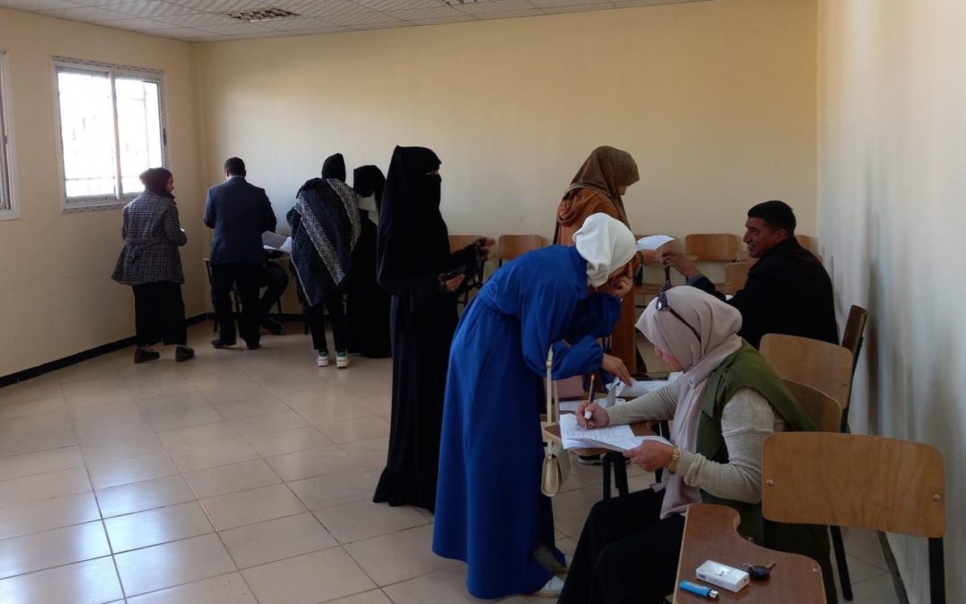 بدء عملية تنزيل المواد في كلية الآداب والعلوم قمينس