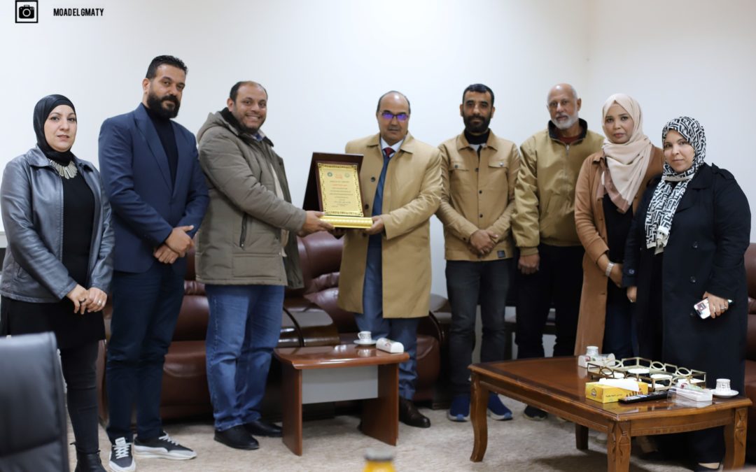 عميد بلدية بنغازي يزور قسم المشروعات بمجمع الكليات الطبية