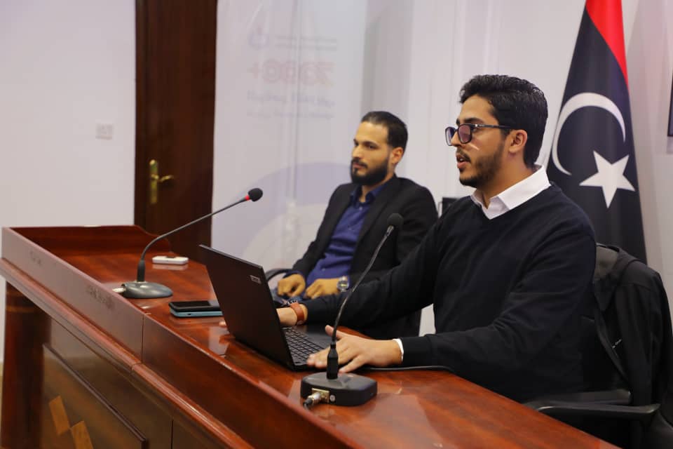 ورشة عمل حول المنح الدراسية بجامعة الملك فهد تجذب الطلاب المهتمين”