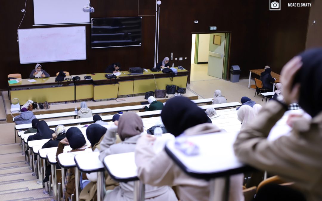 طلبة الإعداديات الطبية يختتمون امتحاناتهم 