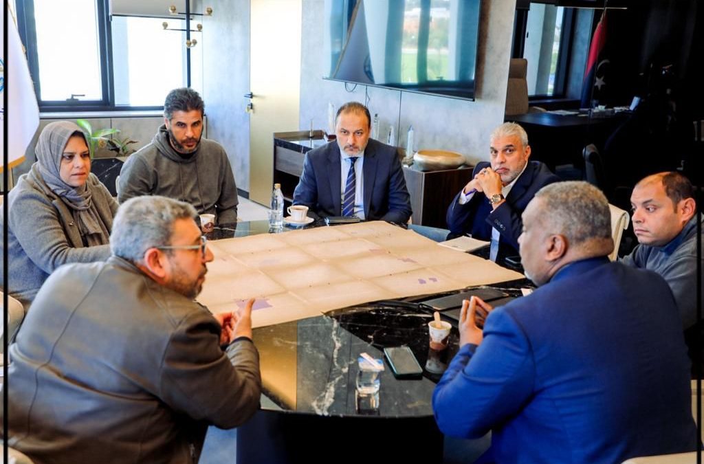 رئيس الجامعة يجتمع مع الجهات ذات العلاقة بأملاك الجامعة