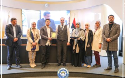 رئيس الجامعة يكرم حاضنة أعمال الجامعة وفريق المشارك بالبطولة العربية المفتوحة للروبوتات يعد بدعمه