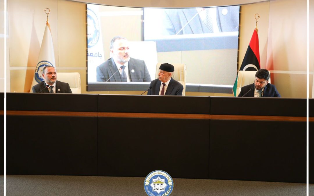 رئيس جامعة بنغازي يلتقي رئيس مجلس النواب المستشار لبحث السياسات المالية والنقدية