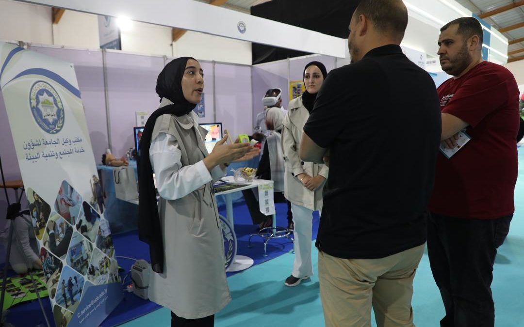 مكتب وكيل الجامعة لشؤون خدمة المجتمع والبيئة ومركز المحاكاة والمهارات السريرية يشاركان في معرض مينا الطبي