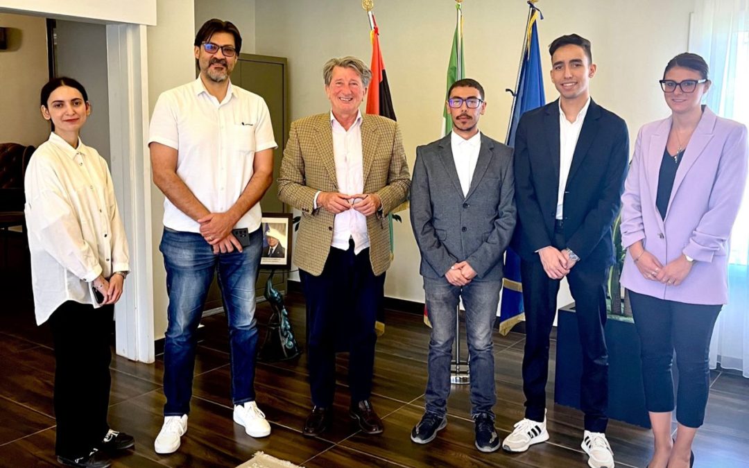 طلبة جامعة بنغازي الفائزون بمسابقة Hult Prize يزورون القنصلية الإيطالية