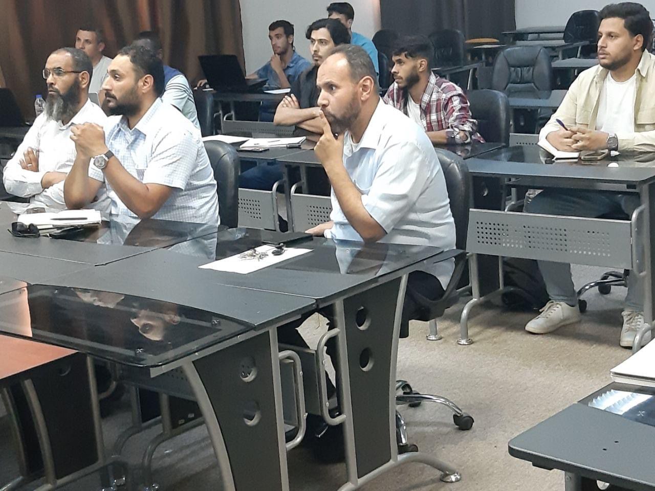 ورشة عمل حول برنامج في جامعة بنغازي2