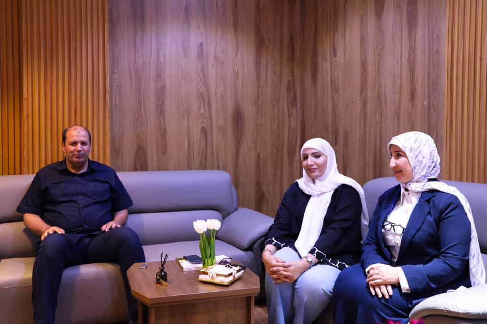 مكتب دعم التمكين المرأة بجامعة بنغازي ينظم دورة تدريبية في أساسيات الإتيكيت والبروتوكول