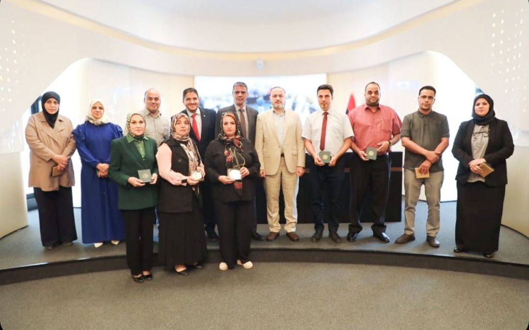 رئيس جامعة بنغازي يكرم عمداء الكليات ومدير إدارة ضمان الجودة