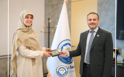 رئيس جامعة بنغازي يستقبل ((خود)) الحاصلة على ماجستير من منحة اتشيفنج ويدعوها للانضمام كعضو هيئة تدريس بالجامعة
