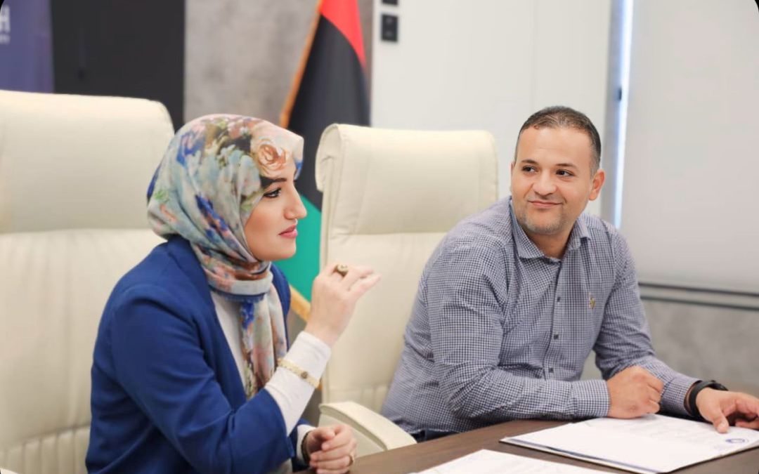 اتفاقية تعاون مشترك بين حاضنة أعمال جامعة بنغازي وشركة إيزوتيك للاستشارات والأبحاث