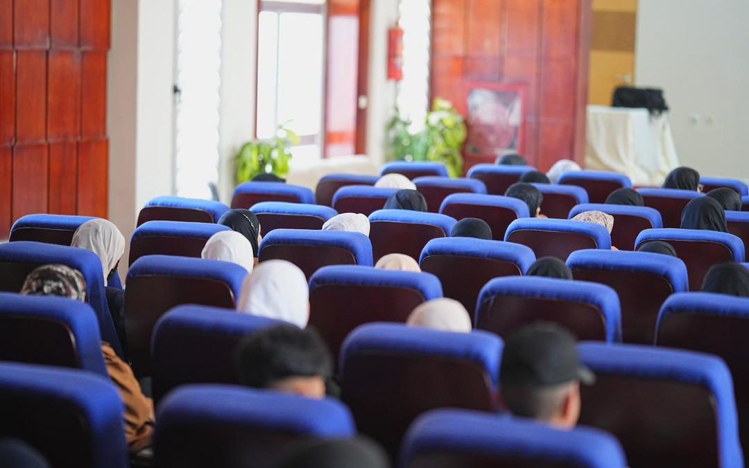 محاضرة تعريفية للطلبة الجدد بكلية الهندسة – بالمرج