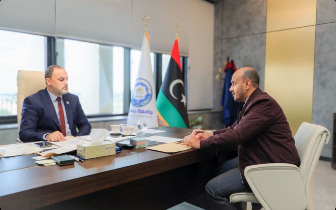 عميد كلية تقنية المعلومات يجتمع مع رئيس جامعة بنغازي