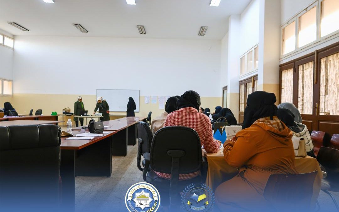 كلية التربية تنظّم ورشة عمل حول استراتيجية القبعات الست لتنمية مهارات التفكير