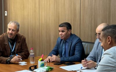 اجتماع بين مدير مركز جامعة بنغازي وإدارة مصرف ليبيا المركزي حول تطوير مهارات اللغة الإنجليزية