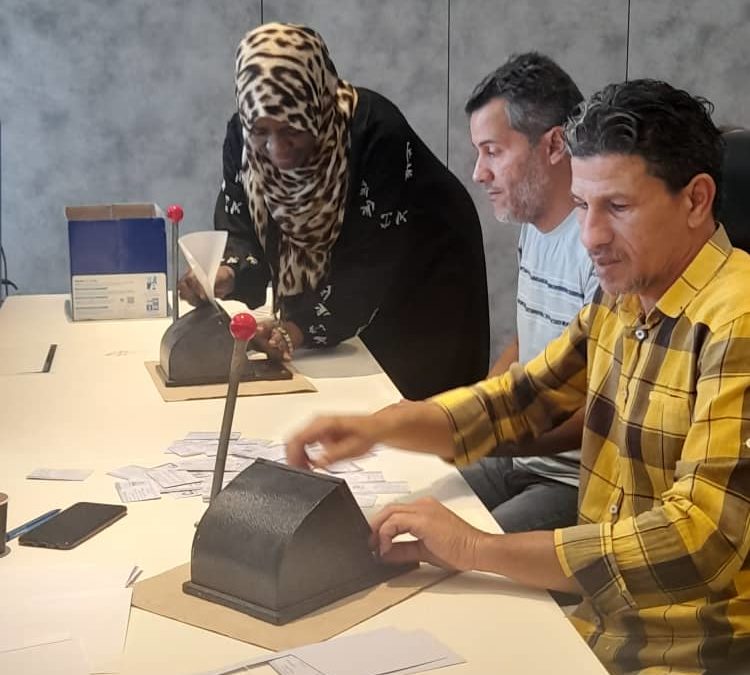 قسم البطاقات الطلابية بإدارة المسجل العام يواصل إصدار بطاقات التعريف الجامعي