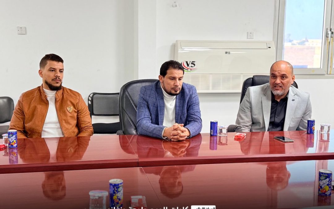 عميد كلية تقنية المعلومات يجتمع مع أعضاء هيئة التدريس بالفرع المرج