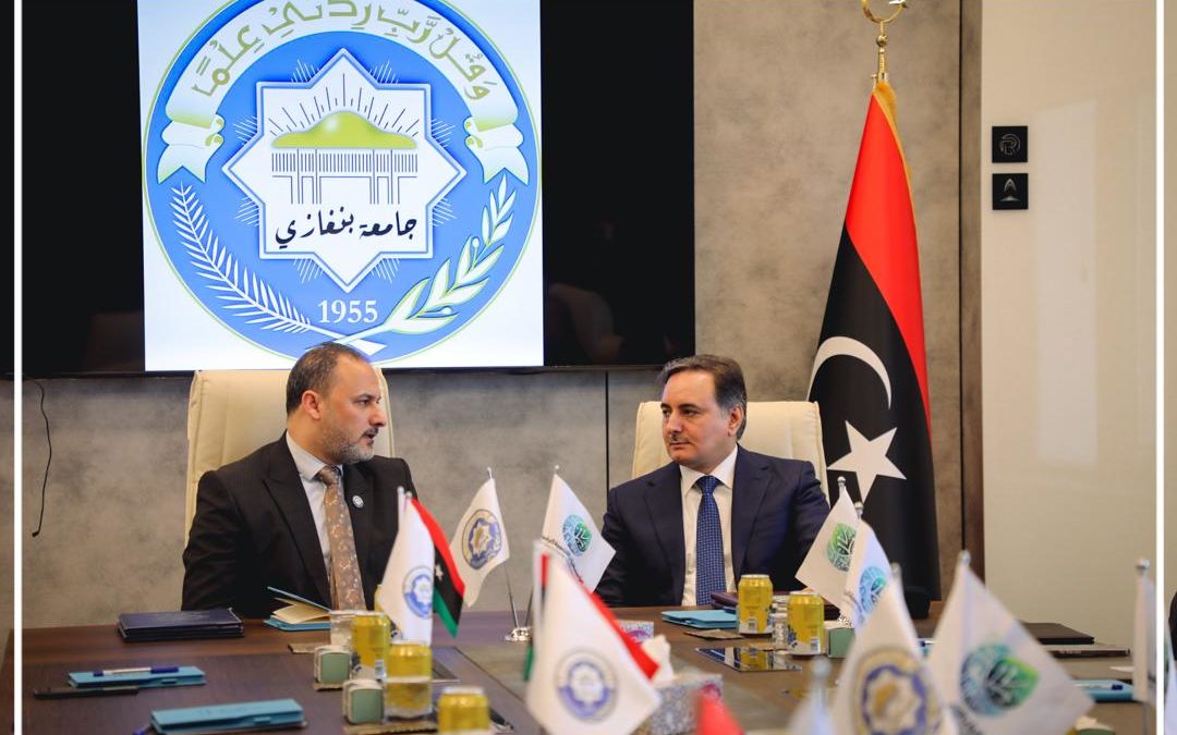 رئيس جامعة بنغازي يستقبل رئيس مؤسسة رؤيا للتنمية الاقتصادية والرقمية الاستراتيجية