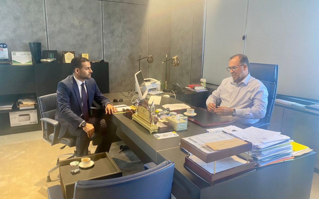 وكيل الشؤون العلمية بالجامعة يجتمع مع مدير إدارة الدراسات العليا والتدريب