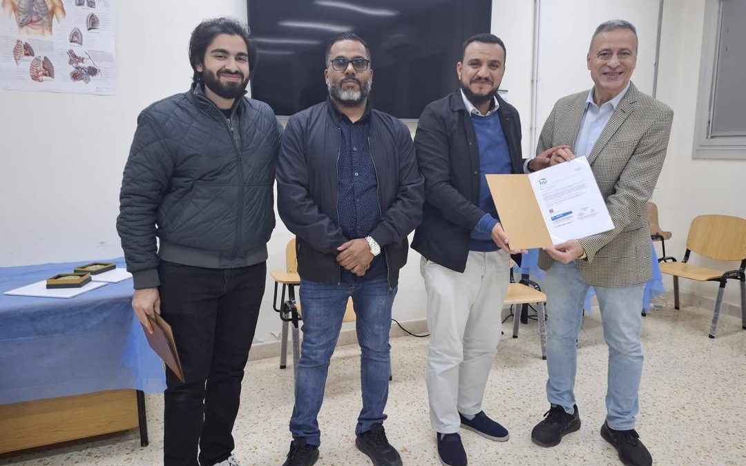 اختتام دورة إعداد المدربين في برامج دعم الحياة الأساسي والمتقدم بمركز المحاكاة والمهارات السريرية