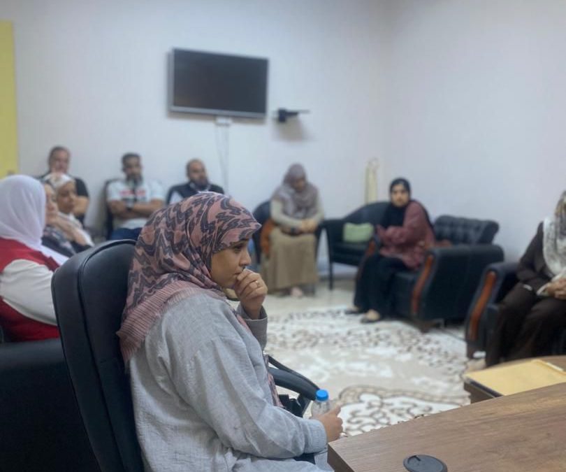 رئيس مجلس إدارة المركز الإعلامي تعقد اجتماعاً مع الموظفين لتعزيز الأداء الإداري والإعلامي