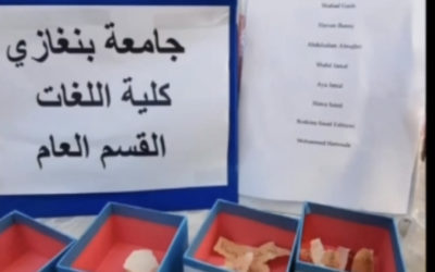 كلية اللغات بجامعة بنغازي تنظم فعالية “يوم الملصقات العلمية” لتعزيز البحث الأكاديمي