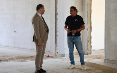 رئيس جامعة بنغازي يتفقد سير العمل في مشروع مجمع قاعات كلية تقنية المعلومات