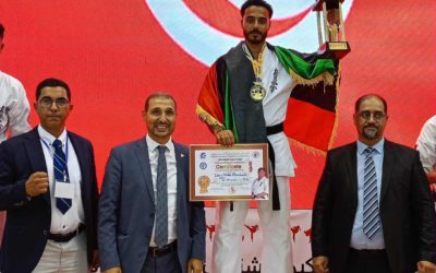 طالب من كلية التربية البدنية بجامعة بنغازي يرفع علم ليبيا عاليًا ويتوج بالذهب في بطولة دولية بتونس