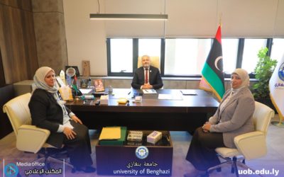تكريم رئيس جامعة بنغازي من قبل كلية الصحة العامة تقديرًا لدعمه المستمر